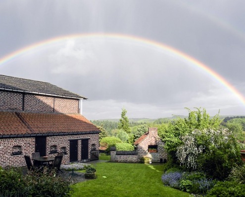 B&B Plattestien - Zicht op loods en oude bakoven